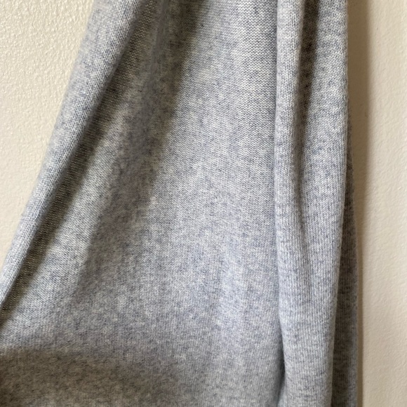 Unisex Wide Cashmere Scarf in Grey Winter in New York Sex in the City Vibes - Picture 2 of 4